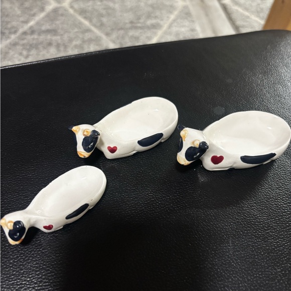 Three nesting cow measuring spoons marked 1987 CBQ LTD - Picture 5 of 8